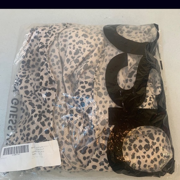 New ASOS your ruffle animal print top. Plus size top by yours. V neck top - Picture 4 of 8